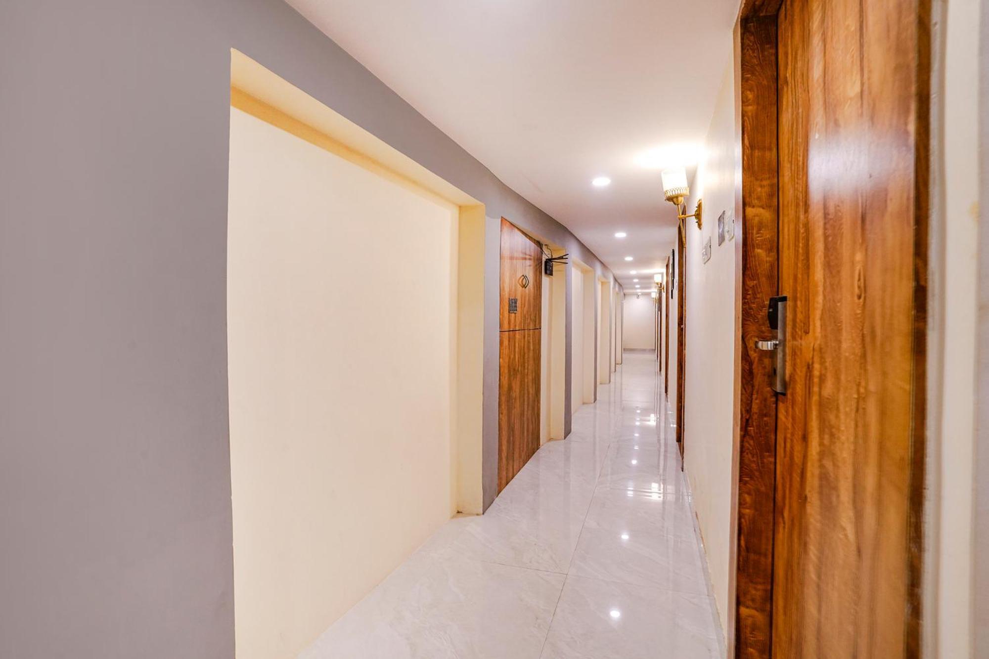 Fabhotel Grand Prime Nr Nesco Hotel 뭄바이 외부 사진